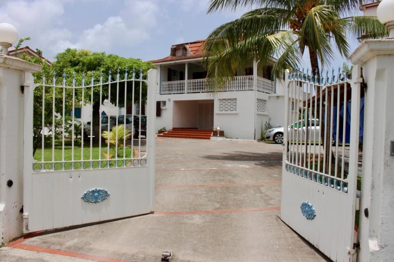 Villa Bougainvillier เลส์ทรัวส์-ซีเลต์ ภายนอก รูปภาพ